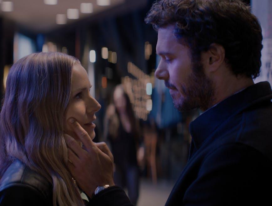 Kristen Bell et Adam Brody. © Netflix